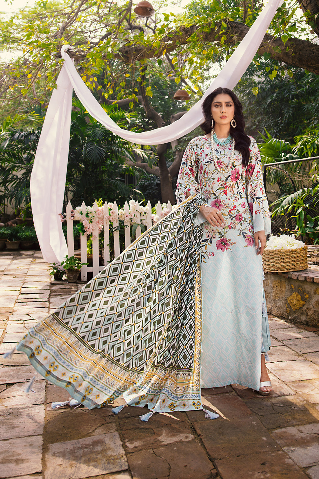 Mizaj: Redefining Women's Fashion in Pakistan