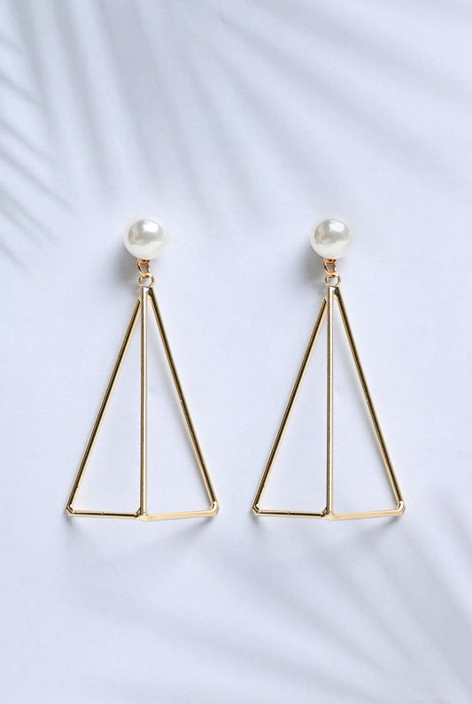 Geometric earrings in pearl and gold metal